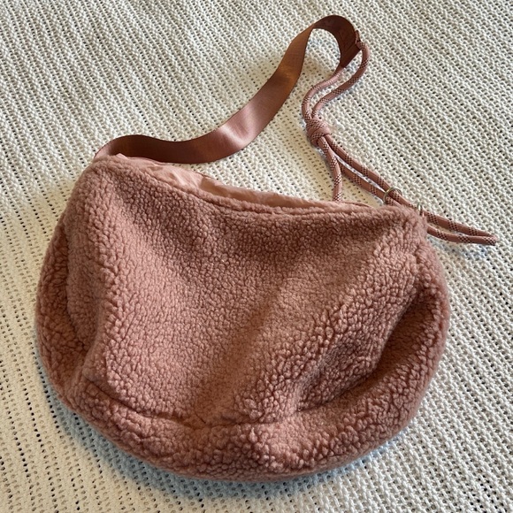 Free People Movement Slopes Sherpa Sling Bag Gem/Mauve Utility New No Tags - Picture 5 of 14